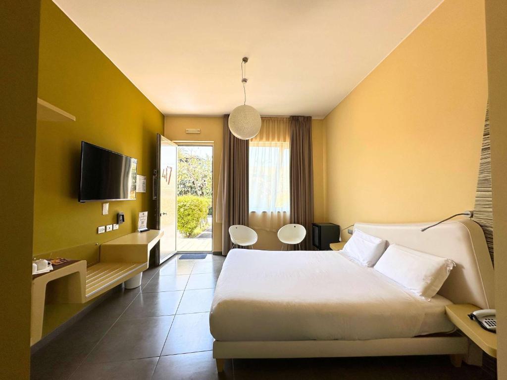 Postel nebo postele na pokoji v ubytování ibis Styles Catania Acireale