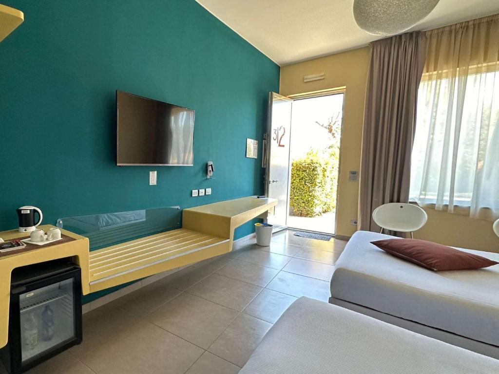 TV a/nebo společenská místnost v ubytování ibis Styles Catania Acireale
