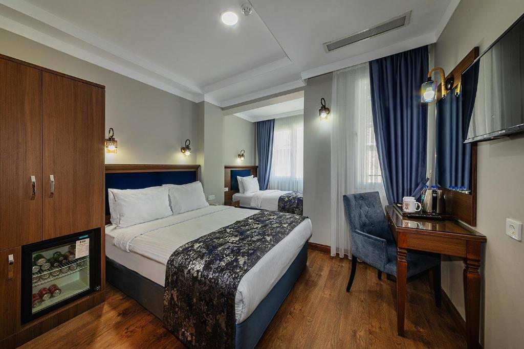 A bed or beds in a room at Aristocrat Hotel