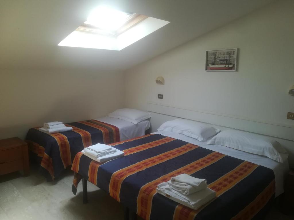 Postel nebo postele na pokoji v ubytování Hotel Derna