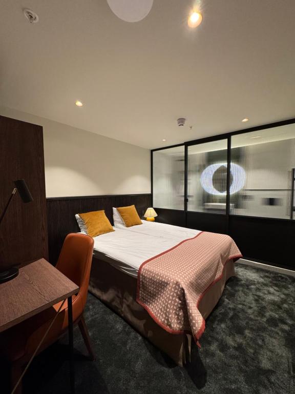 
The Vault - No Window
