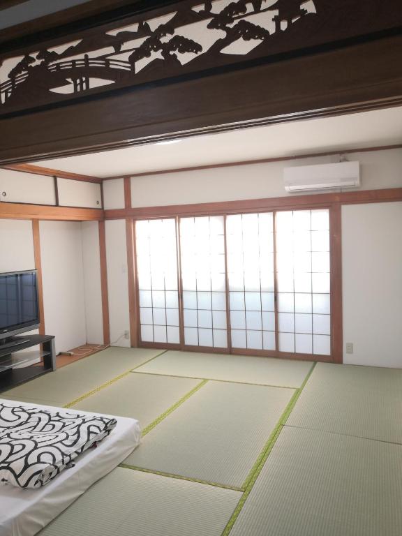 Säng eller sängar i ett rum på Nippori Osaka Nishi-Tengachaya Guesthouse西天下茶屋アパートメント