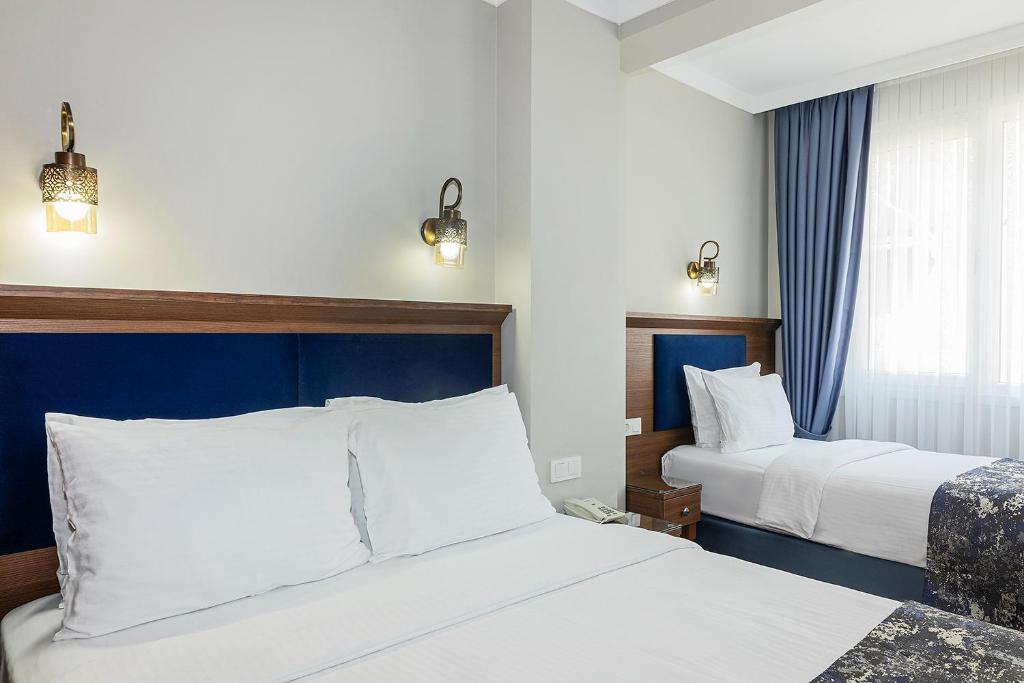 A bed or beds in a room at Aristocrat Hotel