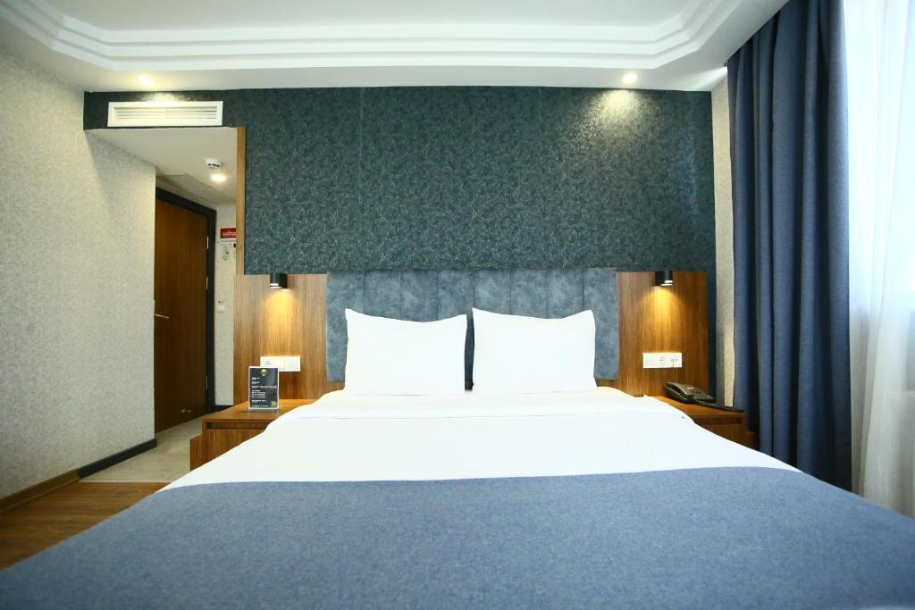 Postel nebo postele na pokoji v ubytování BUKAVİYYE HOTEL