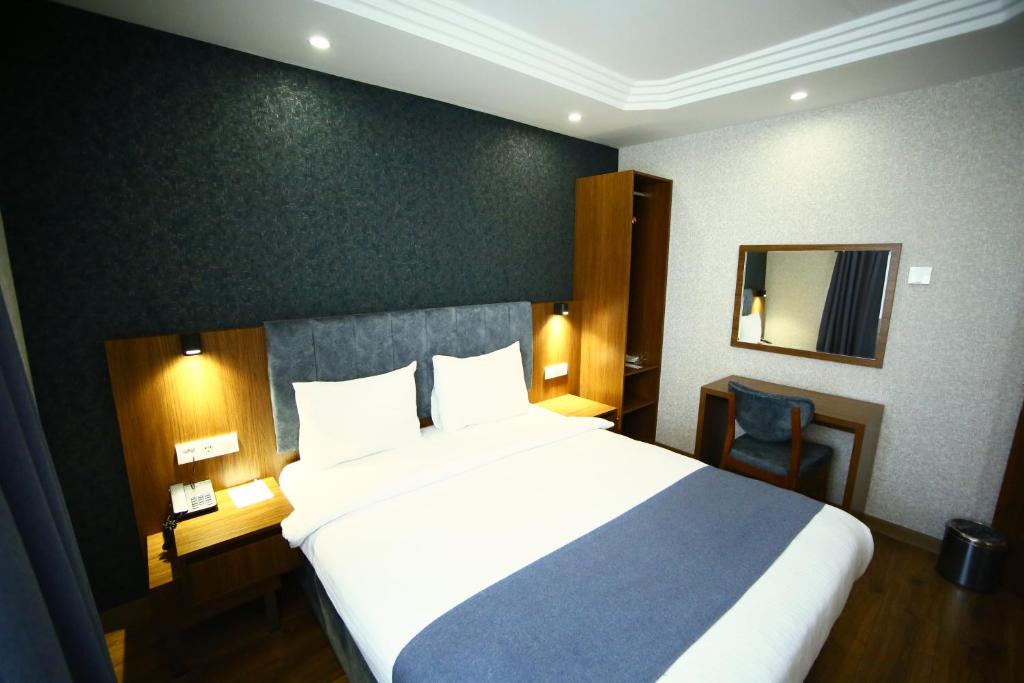 Postel nebo postele na pokoji v ubytování BUKAVİYYE HOTEL
