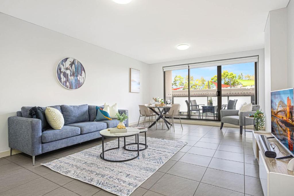 Μια τηλεόραση ή/και κέντρο ψυχαγωγίας στο Comfy 2BR in Parramatta central with free parking