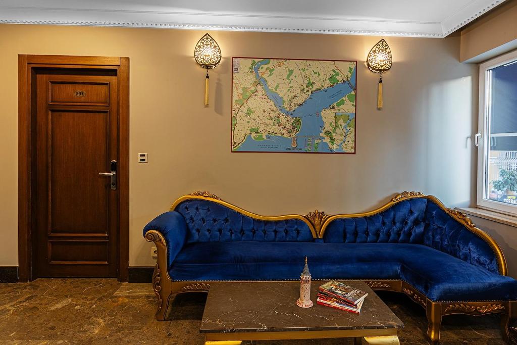 A seating area at Aristocrat Hotel