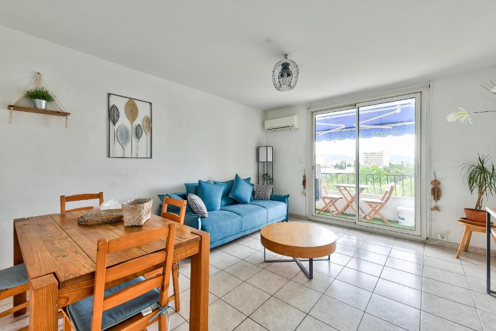 Photo de la galerie de l'établissement Lovely 2BR flat with balcony near La Timone metro station, à Marseille