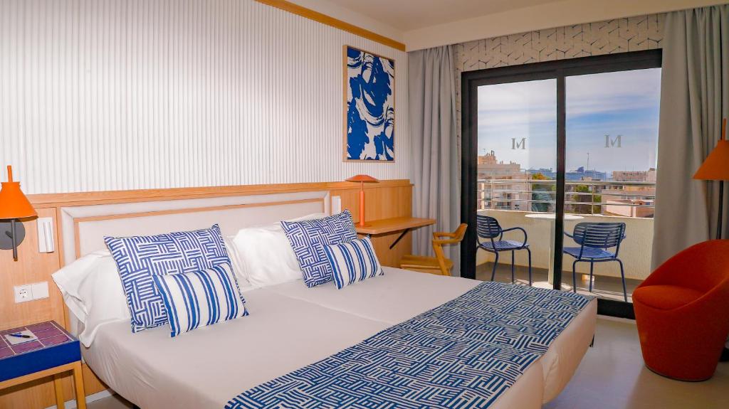 
Superior Room with Views and Balcony
