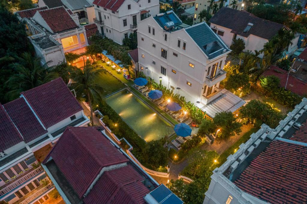 Tòa nhà nơi resort tọa lạc