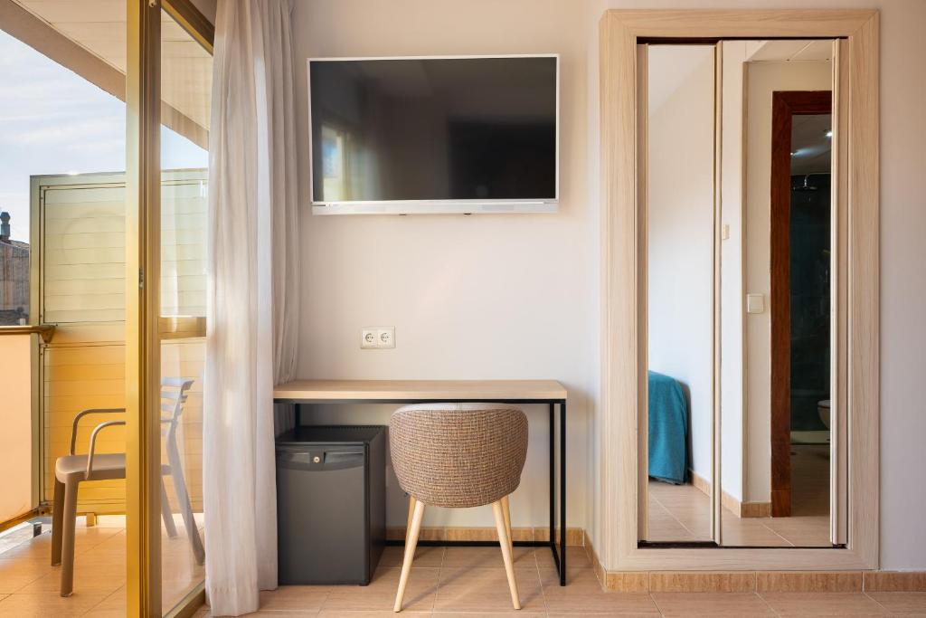 TV a/nebo společenská místnost v ubytování htop Amaika & SPA 4Sup - Adults Only #htopBliss