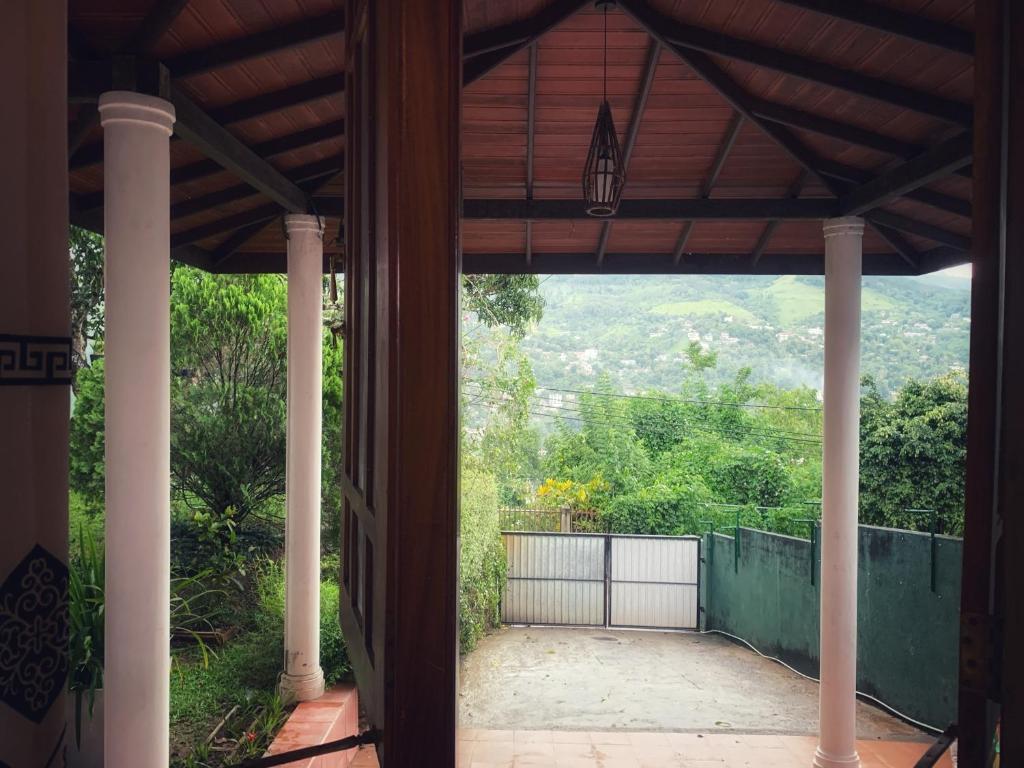 Nespecifikovaný výhled na hory nebo výhled na hory při pohledu z hotelu