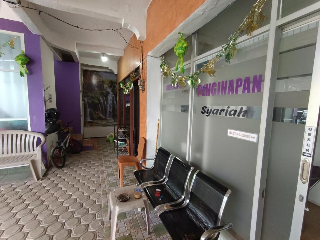 Fotografie z fotogalerie ubytování Penginapan Violet Doorz Syariah v destinaci Banjarbaru