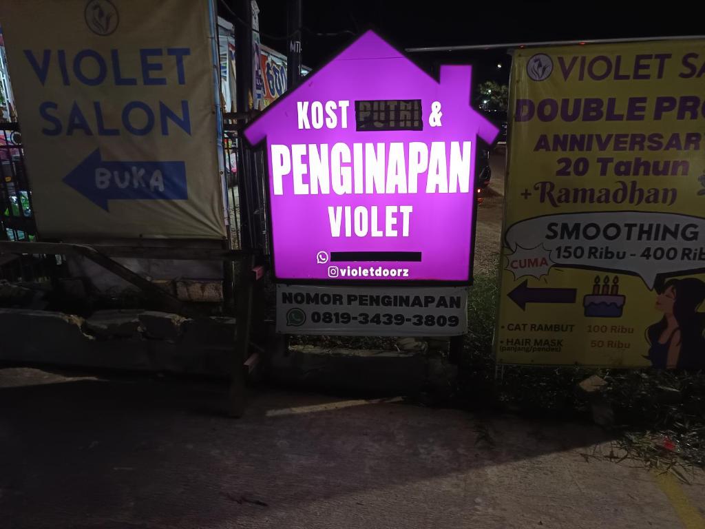 Certifikát, hodnocení, plakát nebo jiný dokument vystavený v ubytování Penginapan Violet Doorz Syariah