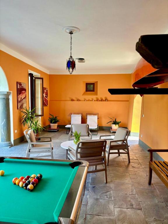 Biliardový stôl v ubytovaní In Riva al Lago di Iseo Residenza LOFT