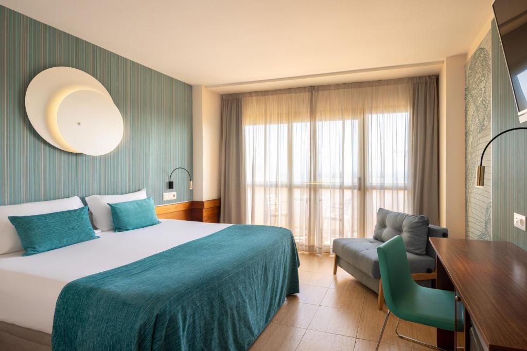 Postel nebo postele na pokoji v ubytování htop Amaika & SPA 4Sup - Adults Only #htopBliss