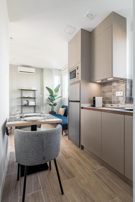 Arturo Soria Stays by Charming - Resim 16