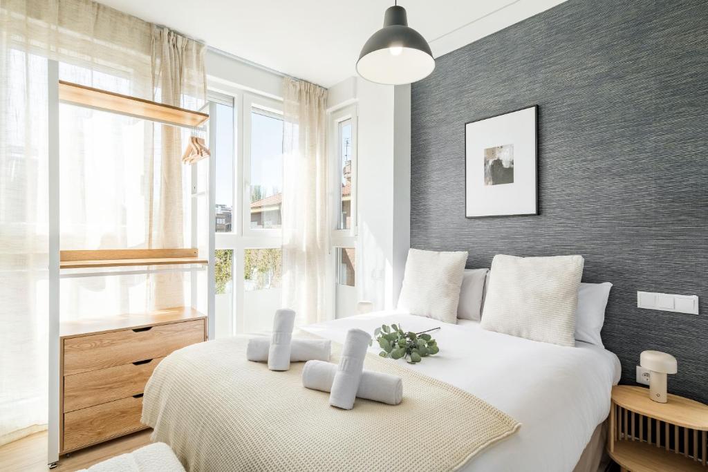 Arturo Soria Stays by Charming - Resim 19