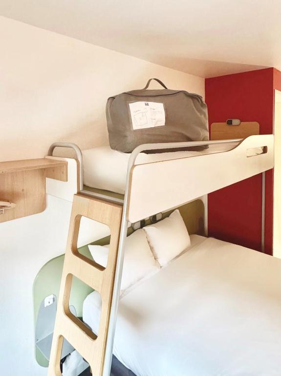 Postel nebo postele na pokoji v ubytování Ibis Budget Lyon Centre - Gare Part Dieu