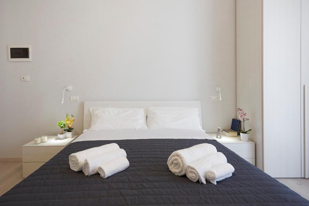 a bedroom with a large bed with towels on it at Antistress Affittacamere in Osimo