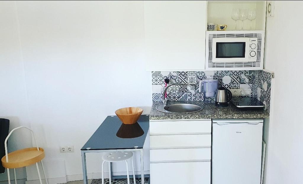 Kuchyň nebo kuchyňský kout v ubytování Evans Realty AF Villa de lujo & Piscina & Parking