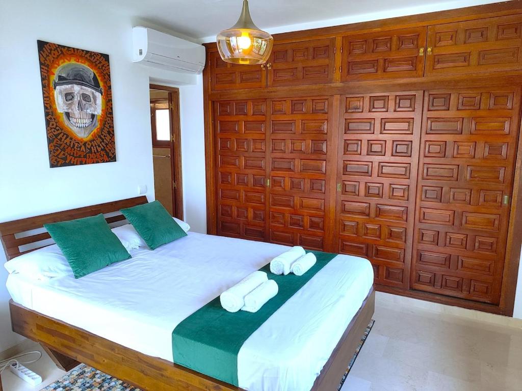 Postel nebo postele na pokoji v ubytování Evans Realty AF Villa de lujo & Piscina & Parking