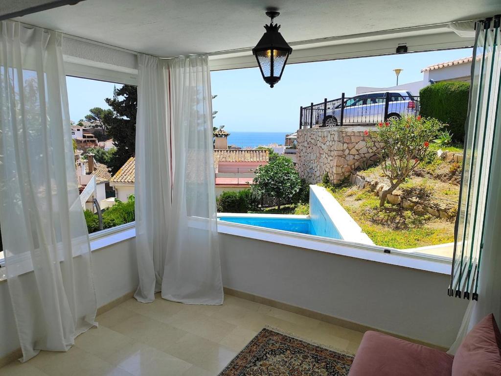 Bazén v ubytování Evans Realty AF Villa de lujo & Piscina & Parking nebo v jeho okolí
