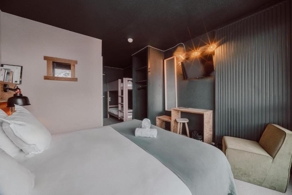 Postel nebo postele na pokoji v ubytování Alpeen Hotel