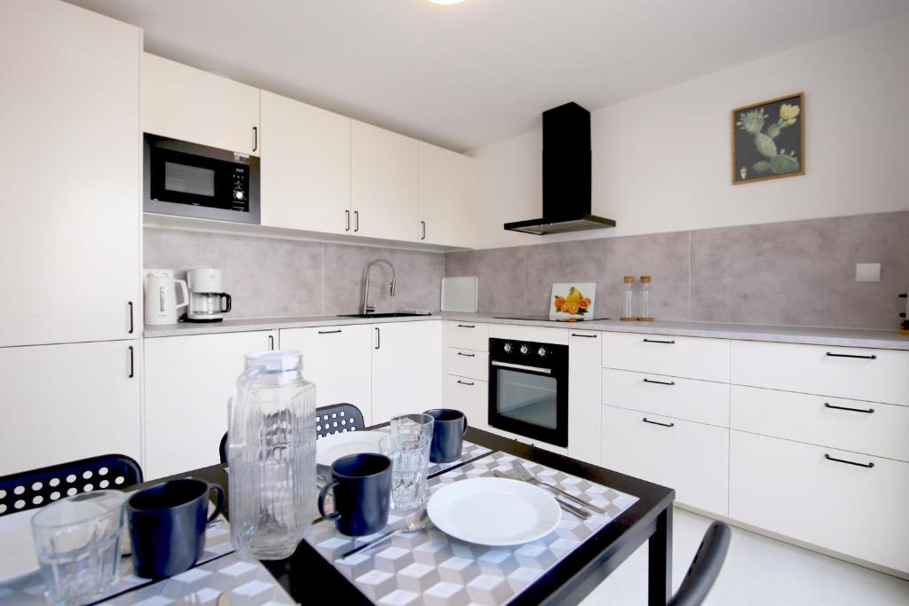Kuchyň nebo kuchyňský kout v ubytování Estepona West Townhouse LOBON