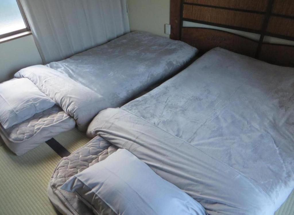 Postel nebo postele na pokoji v ubytování KUMANO家-OHGi-