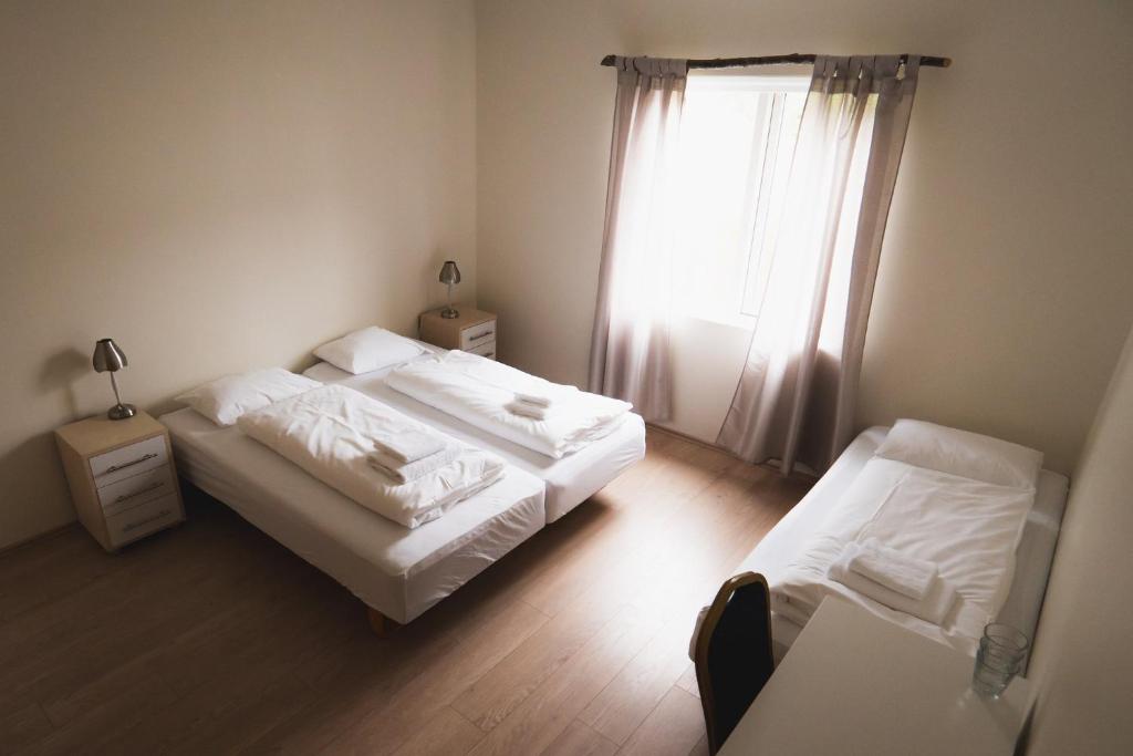 Hotel Studlagil房間的床