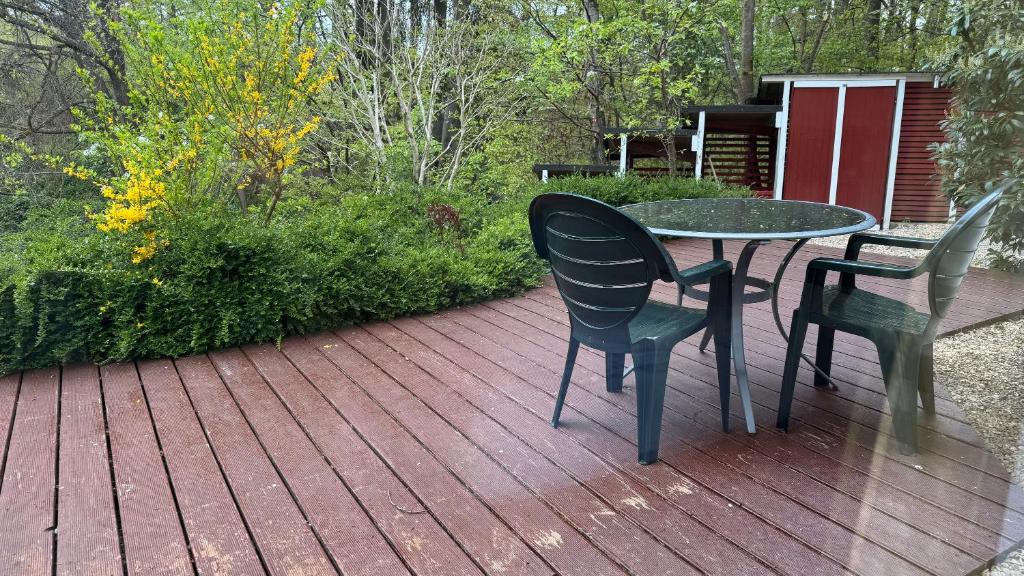 a patio with a table and chairs on a deck at Ferienapartment Remke in Starnberg