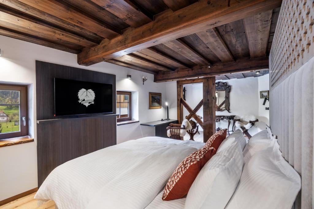 Postel nebo postele na pokoji v ubytování Hotel Julian Alps