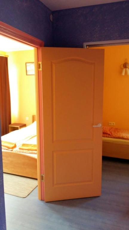 Postel nebo postele na pokoji v ubytování Guesthouse Bērzi