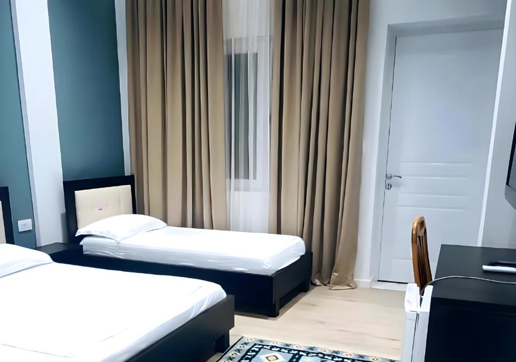 Postel nebo postele na pokoji v ubytování VILA LILI Guest House - Berat