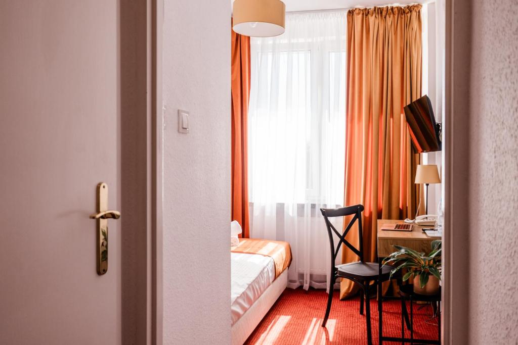 Posteľ alebo postele v izbe v ubytovaní Hotel Wodnik