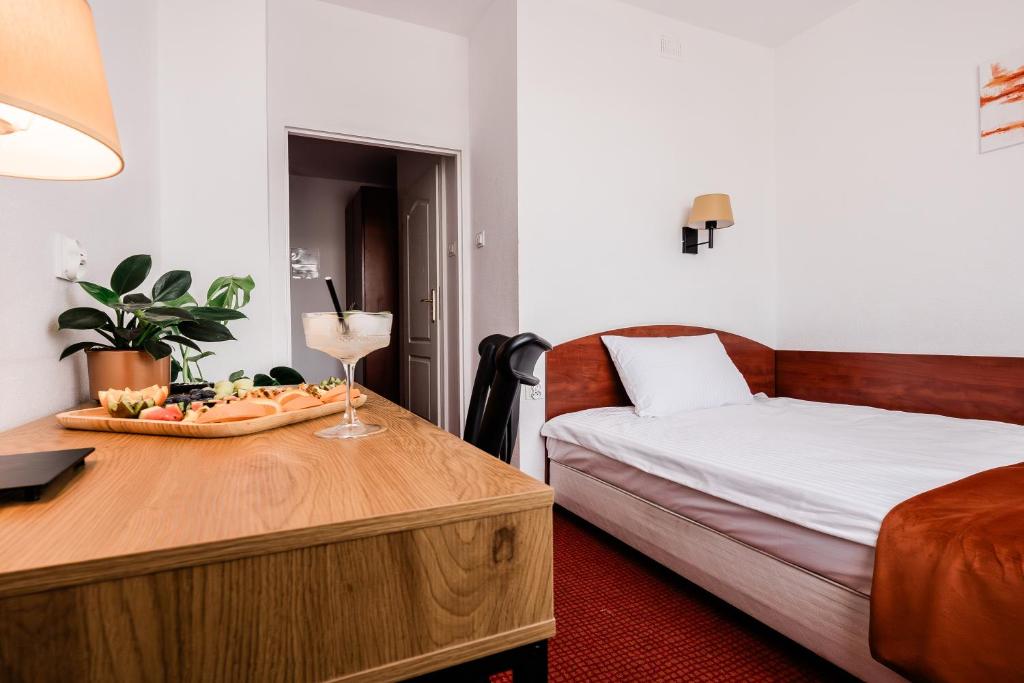 Posteľ alebo postele v izbe v ubytovaní Hotel Wodnik