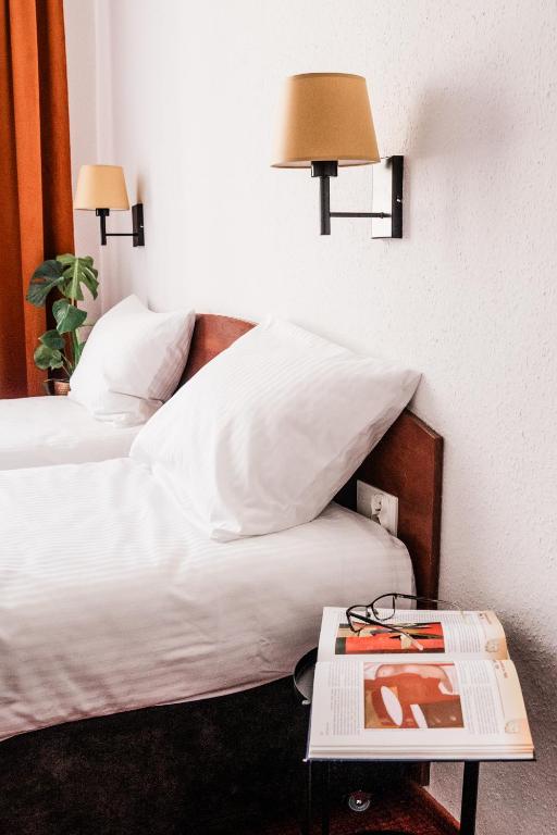 Posteľ alebo postele v izbe v ubytovaní Hotel Wodnik