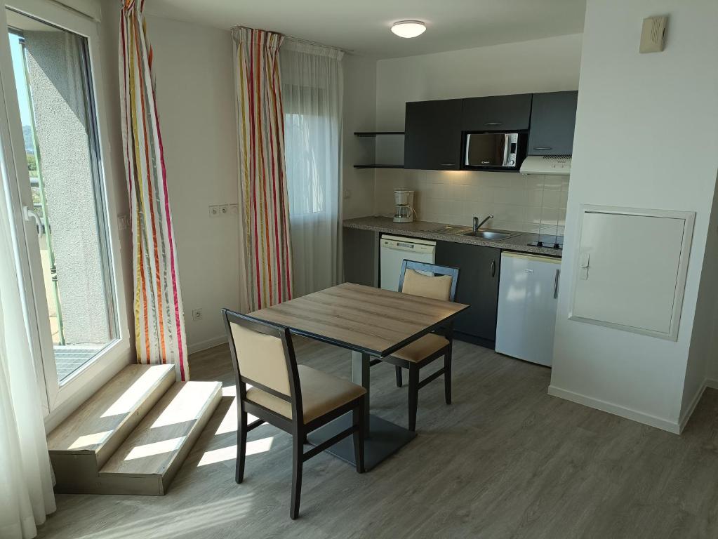 Terres de France - Appart Hôtel Rouen Flaubert - Studio With Terrace
