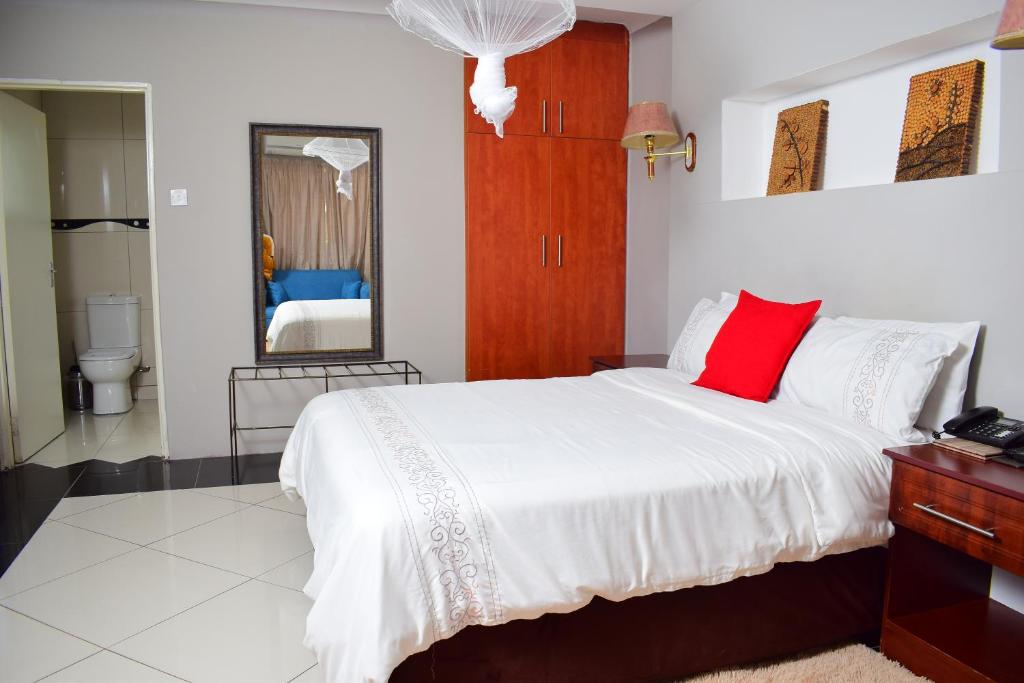 Postel nebo postele na pokoji v ubytování Wingate Hotel