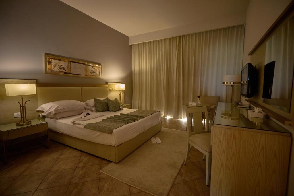 Swiss Inn Pyramids Golf Resort - 12