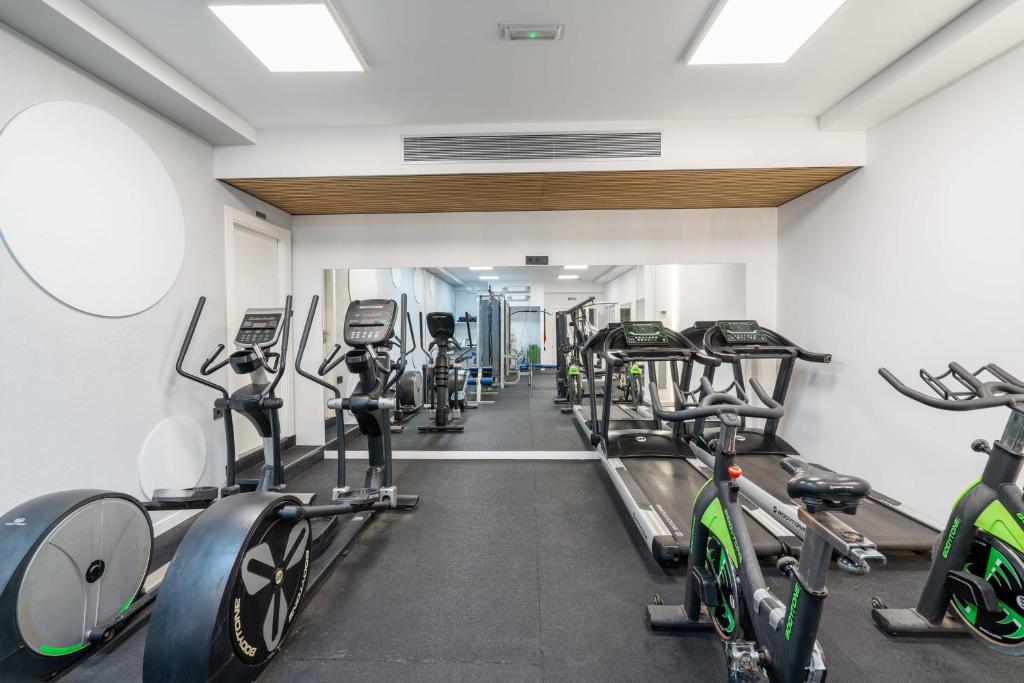 Posilňovňa alebo fitness centrum v ubytovaní Hotel Cala Arena