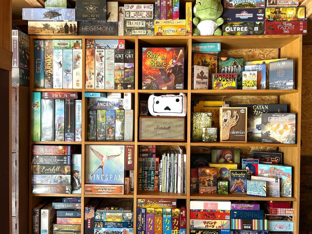 ホステルにある図書室