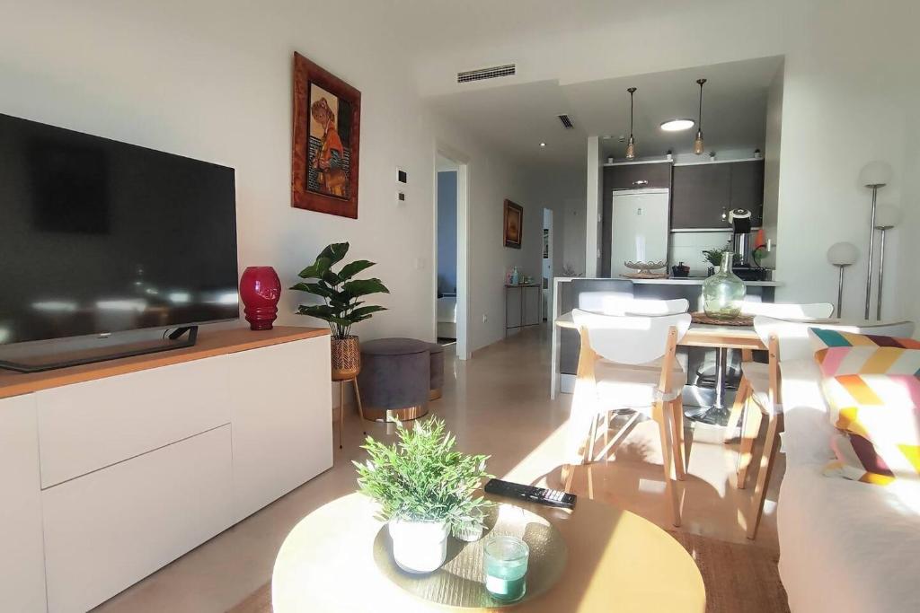 TV a/nebo společenská místnost v ubytování Ático familiar Vistas al Mar