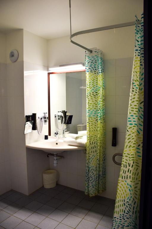 Koupelna v ubytování B&B HOTEL Rodez Bourran
