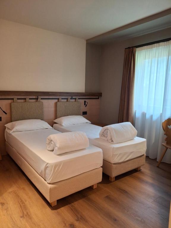 Postel nebo postele na pokoji v ubytování Hotel Dolomiti Saone