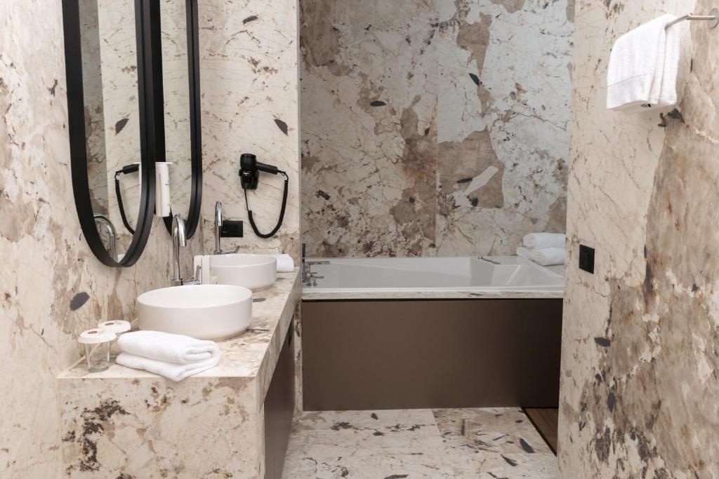 Koupelna v ubytování Venus Hotel