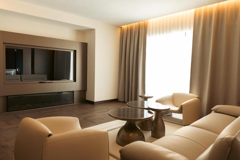 TV a/nebo společenská místnost v ubytování Venus Hotel