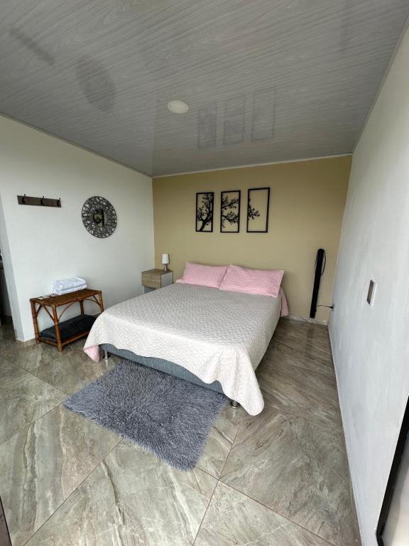 En eller flere senge i et værelse på Bellavista La Vega