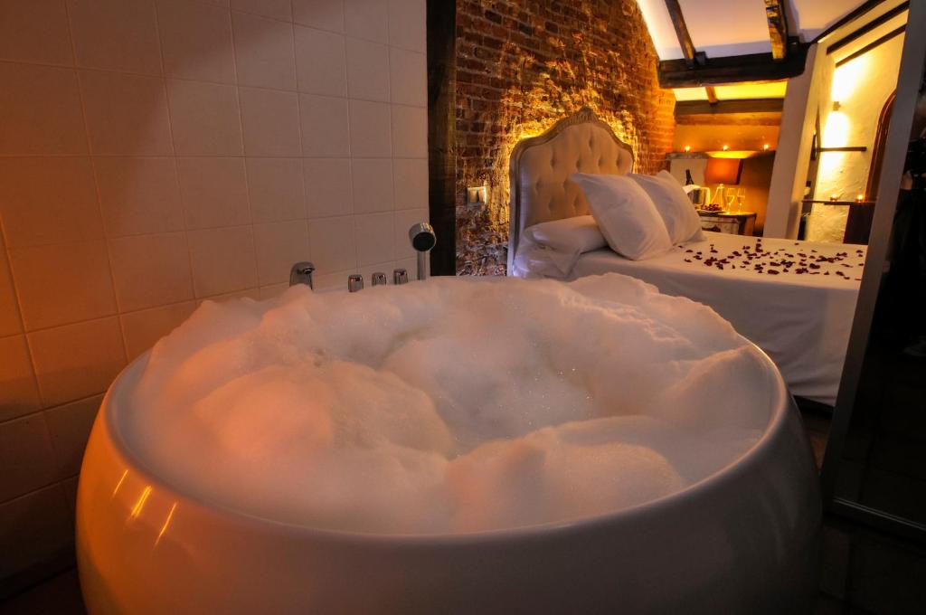 hoteles con jacuzzi privado cerca de madrid